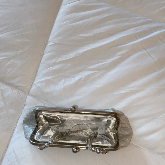 Clutch - Picture 2 of 2